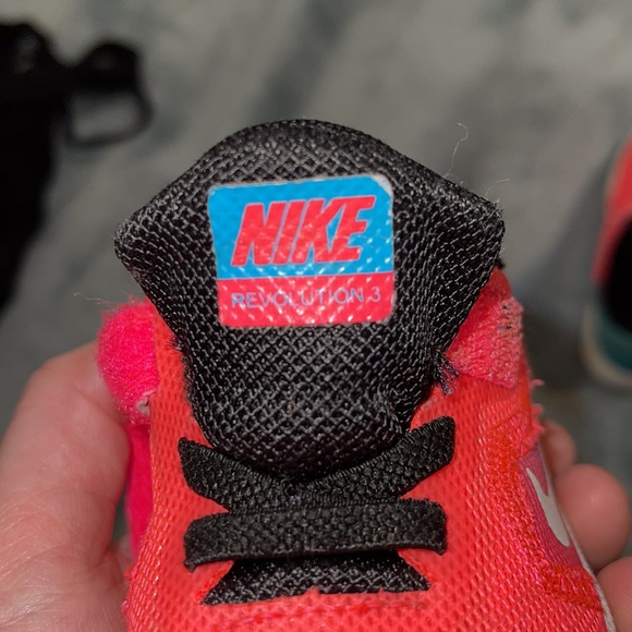 Toddler Girls 6C Nike Velcro shoes - Picture 8 of 9